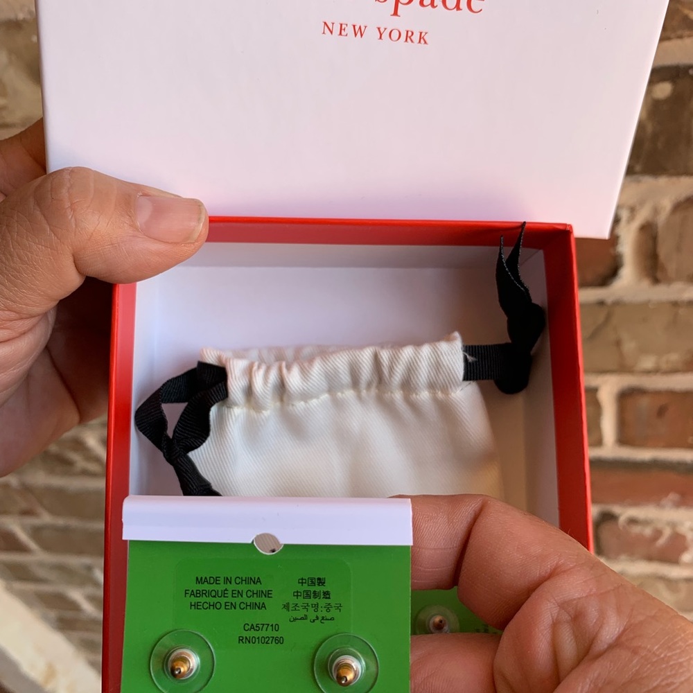 OFFERS? NEW Kate Spade Pearl Stud Earrings - Picture 4 of 4